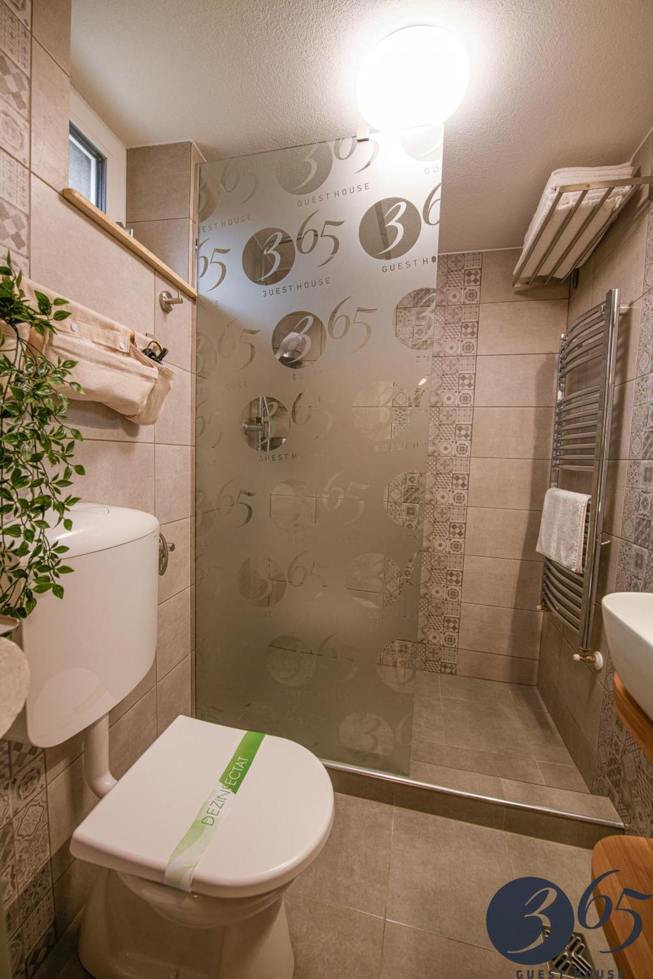 365 Guest House Hunedoara Bagian luar foto