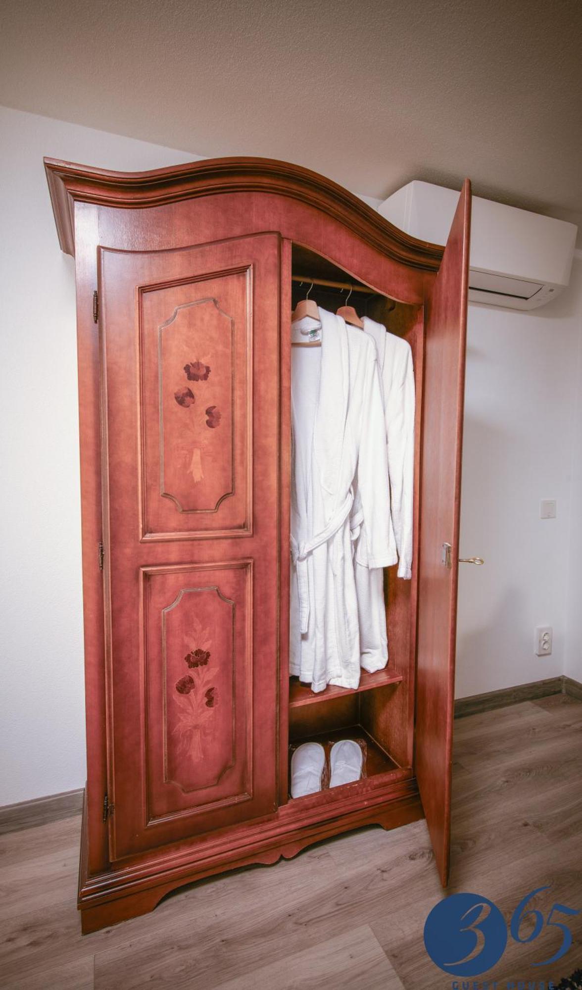 365 Guest House Hunedoara Bagian luar foto